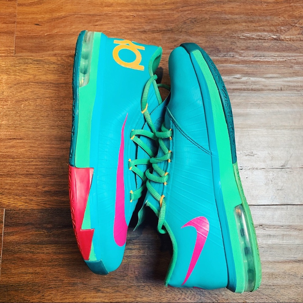 Men’s   Nike  KD athletic shoes size 6